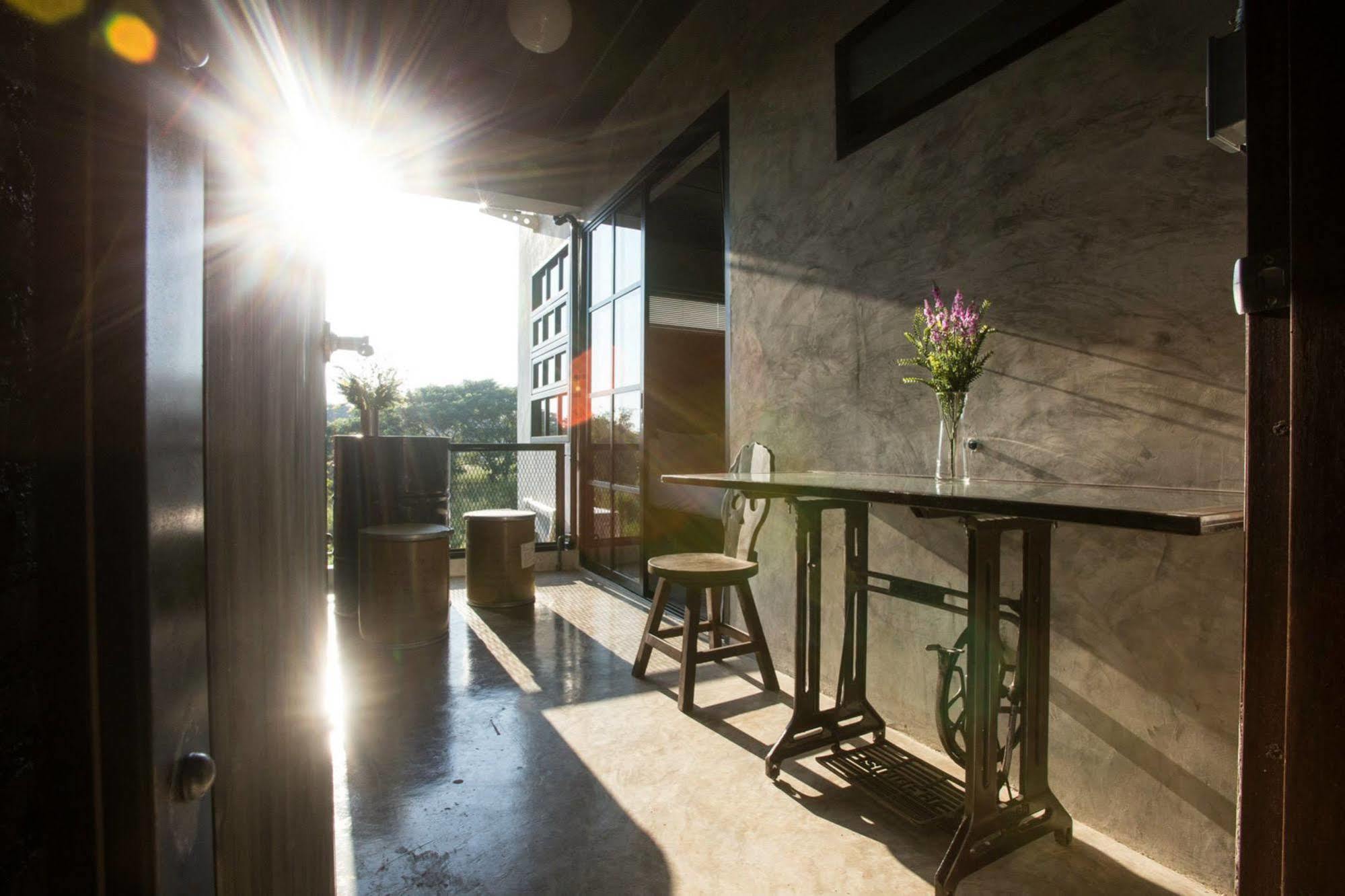 Rumpai Loft Habitat Chiang Mai Extérieur photo